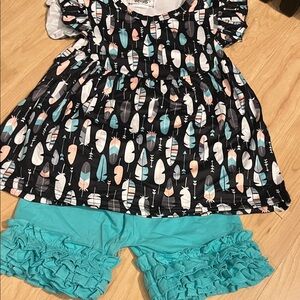 Girls Feather Print top  & Ruffle Shorts Set - Black & Teal